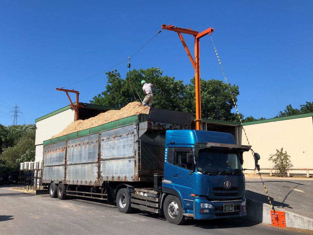 トラック荷台作業安全装置 を施工事例にアップしました 株式会社コーエキ